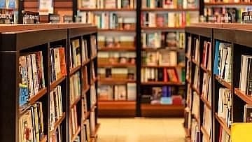 Ανακαλύψτε τα καλύτερα βιβλιοπωλεία στις Γούβες Ηρακλείου Κρήτης. Βρείτε τα πιο δημοφιλή και με την υψηλότερη βαθμολογία βιβλιοπωλεία της περιοχής και αγοράστε ένα βιβλίο, ένα περιοδικό ή εκτυπώστε τα χαρτιά σας γρήγορα και εύκολα. Ο οδηγός μας παρέχει χρήσιμες πληροφορίες, όπως οδηγίες οδήγησης, τοποθεσία στο χάρτη, ώρες λειτουργίας και στοιχεία επικοινωνίας για κάθε βιβλιοπωλείο στην περιοχή Γούβες.