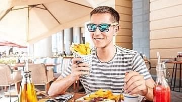 Βρείτε τον καλύτερο γύρο και τα καλύτερα σουβλατζίδια στις Γούβες Ηρακλείου Κρήτης. Ο οδηγός μας σας παρέχει μια ολοκληρωμένη λίστα με τα καλύτερα εστιατόρια γύρου στις Κάτω Γούβες Ηρακλείου Κρήτης και σε κοντινές περιοχές, ώστε να μπορείτε να απολαύσετε ένα νόστιμο γεύμα.