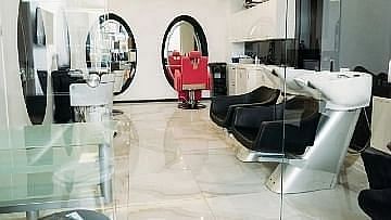 Βρείτε τα καλύτερα κομμωτήρια στις Γούβες Ηρακλείου Κρήτης και σε κοντινές περιοχές. Ο οδηγός μας θα σας βοηθήσει να βρείτε τους καλύτερους κομμωτές και τα κορυφαία κομμωτήρια στις Κάτω Γούβες Ηρακλείου Κρήτης. Παρέχουμε χρήσιμες πληροφορίες, όπως τηλέφωνο, διεύθυνση, οδηγίες οδήγησης, ώρες λειτουργίας και στοιχεία επικοινωνίας, ώστε να κάνετε την καλύτερη επιλογή. Βρείτε το τέλειο κομμωτήριο κατά τη διάρκεια των διακοπών σας στην Κρήτη!