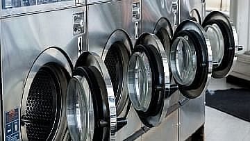 Ανακαλύψτε τα καλύτερα πλυντήρια ρούχων και στεγνοκαθαριστήρια στις Γούβες Ηρακλείου Κρήτης και σε κοντινές περιοχές. Βρείτε αξιόπιστους επαγγελματίες που προσφέρουν υψηλής ποιότητας υπηρεσίες πλυντηρίου και στεγνού καθαρισμού για τα ρούχα και τα υφάσματά σας. Απολαύστε το πλεονέκτημα ότι τα ρούχα σας φροντίζονται και παραδίδονται στο ξενοδοχείο, το διαμέρισμα ή τη βίλα σας, ενώ εσείς απολαμβάνετε τον ήλιο στην παραλία στις Κάτω Γούβες Ηρακλείου Κρήτης.