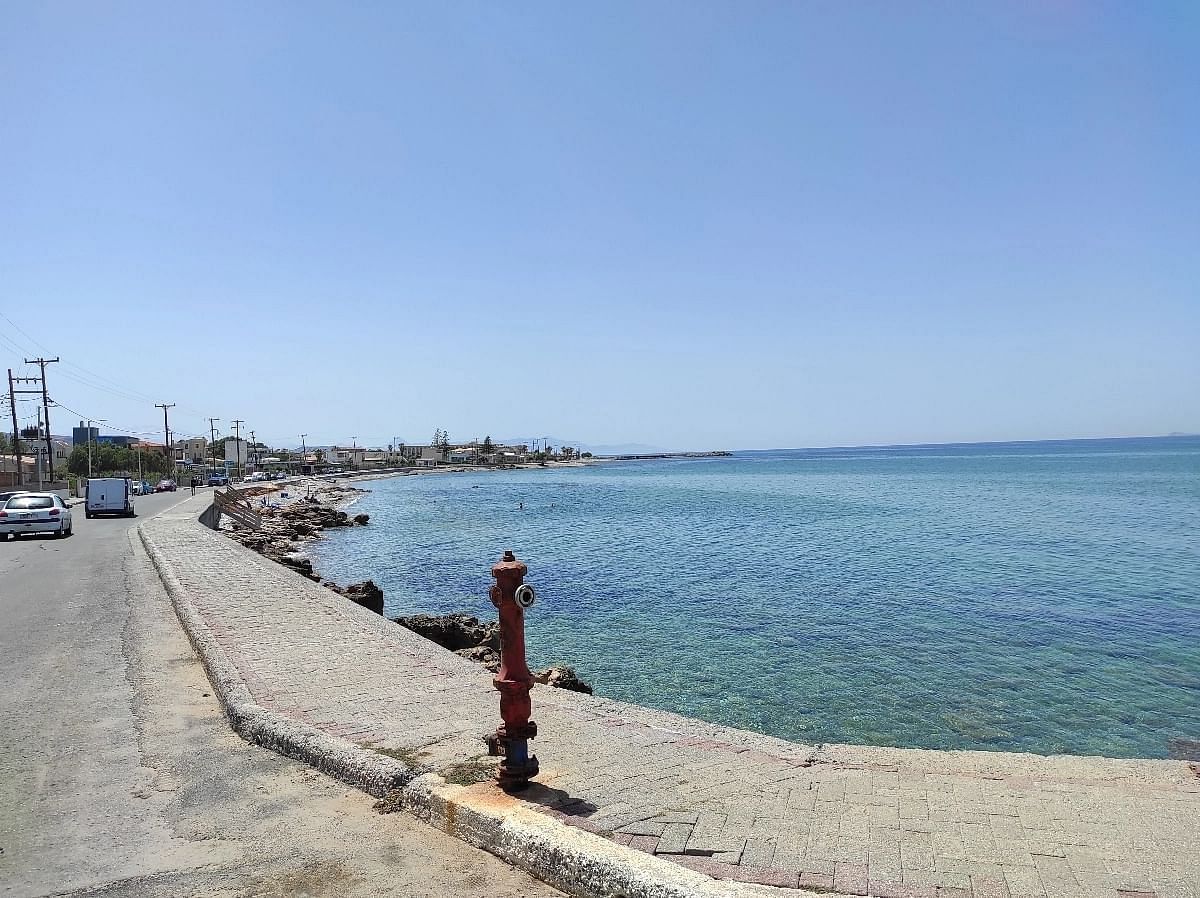 Τον Φεβρουάριο, πάρτε τον παραλιακό δρόμο για να απολαύσετε το θαύμα της θάλασσας των Κάτω Γουβών. Από εκεί, θα μπορέσετε να απολαύσετε την υπέροχη θέα της αστραφτερής Μεσογείου και των αξιόλογων ακτών της. Αφήστε τις αισθήσεις σας να απολαύσουν το μεγαλείο αυτού του φυσικού παραδείσου, με τις ατελείωτες εκτάσεις νερού και τον ηρεμιστικό αλμυρό αέρα να γεμίζει την ατμόσφαιρα.