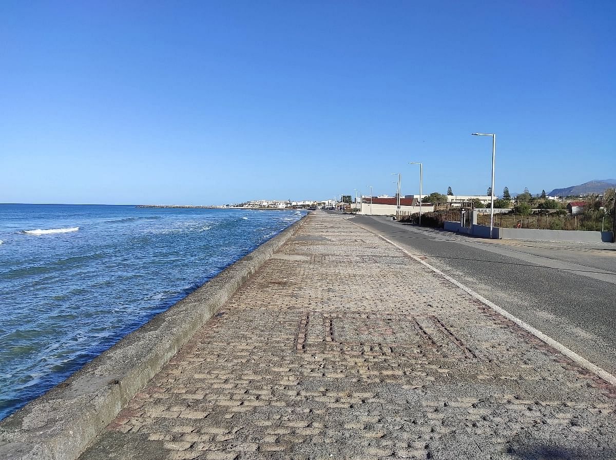 Απολαύστε ένα ταξίδι στις Γούβες Κρήτης, τον Ιανουάριο! Απολαύστε τη μαγευτική θέα και ετοιμαστείτε να εκπλαγείτε. Απολαύστε την ομορφιά της περιοχής και εκτιμήστε τις πολλές αποχρώσεις της καθώς οδηγείτε κατά μήκος αυτής της εκπληκτικής ακτογραμμής. Ετοιμάστε τη φωτογραφική σας μηχανή και αφήστε το ταξίδι να ξεκινήσει!