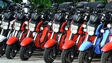 Ανακαλύψτε τα πάντα για την ενοικίαση μοτοσικλέτας στις Γούβες Κρήτης. Βρείτε μια λίστα με επιχειρήσεις ενοικίασης μοτοσικλετών με όλες τις χρήσιμες πληροφορίες, όπως οδηγίες οδήγησης, τοποθεσία στο χάρτη, ώρες λειτουργίας και στοιχεία επικοινωνίας.  Επιλέξτε τη μοτοσικλέτα σας από μια μεγάλη ποικιλία μοτοσικλετών, σκούτερ και τετράτροχων στις χαμηλότερες τιμές. Βρείτε τη μοτοσυκλέτα των ονείρων σας και εξερευνήστε την Κρήτη με έναν νέο και συναρπαστικό τρόπο!