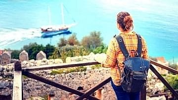 Οι Γούβες Κρήτης προσκαλούν τους επισκέπτες να ανακαλύψουν έναν κόσμο μαγευτικών παραλιών, πλούσιας ιστορίας και κρητικής φιλοξενίας. Χαλαρώστε κάτω από τον ήλιο στις αμμώδεις παραλίες, εξερευνήστε γραφικά χωριά και αρχαιολογικούς χώρους, ή απολαύστε μια βουτιά στα κρυστάλλινα νερά του Κρητικού Πελάγους. Οι Γούβες προσφέρουν κάτι για κάθε ταξιδιώτη, καθιστώντας τις έναν ιδανικό προορισμό για αξέχαστες διακοπές στην Κρήτη.