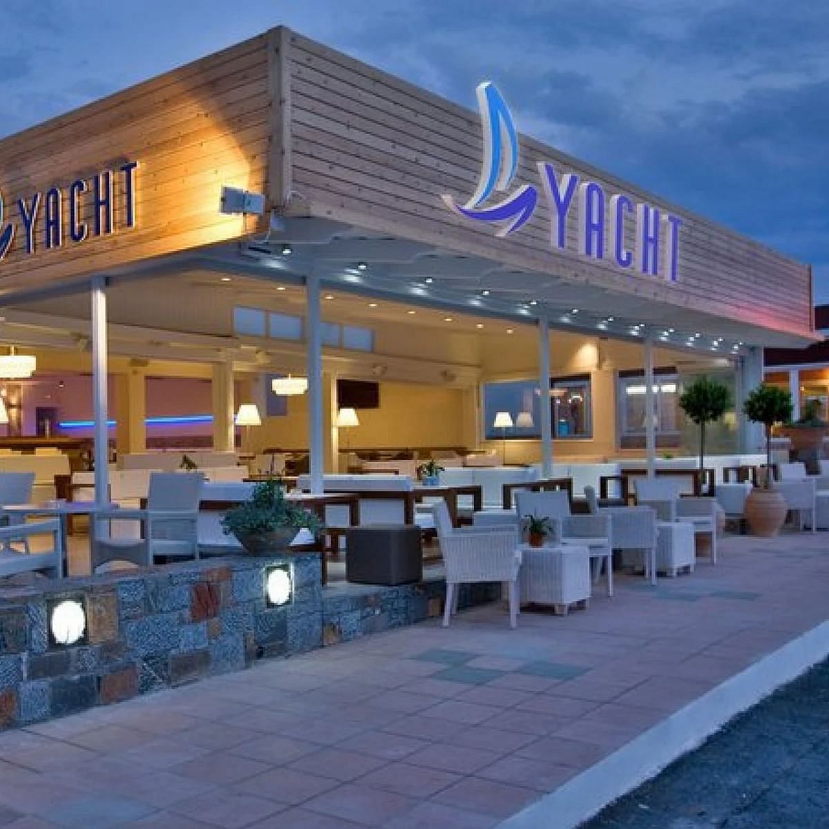 Yacht Food Lounge Cafe